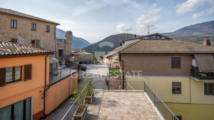 Image No.47-8 Bed Townhouse for sale