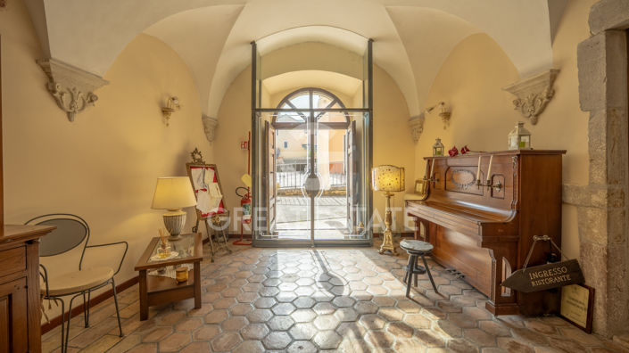 Image No.5-8 Bed Townhouse for sale