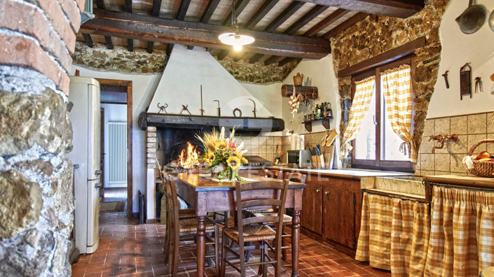 Image No.2-Maison de campagne de 6 chambres à vendre à Chianni