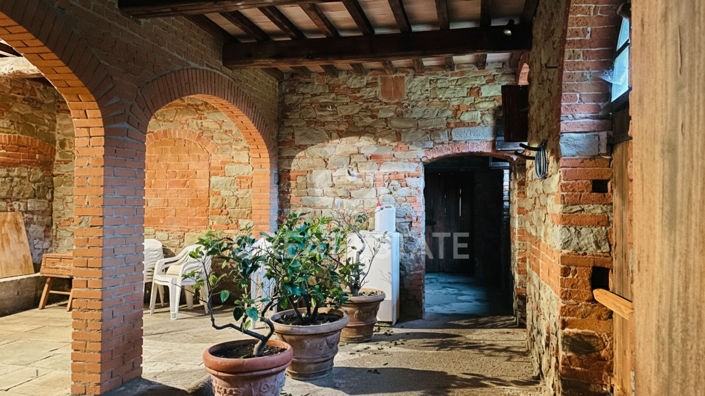 Image No.2-4 Bed Country House for sale