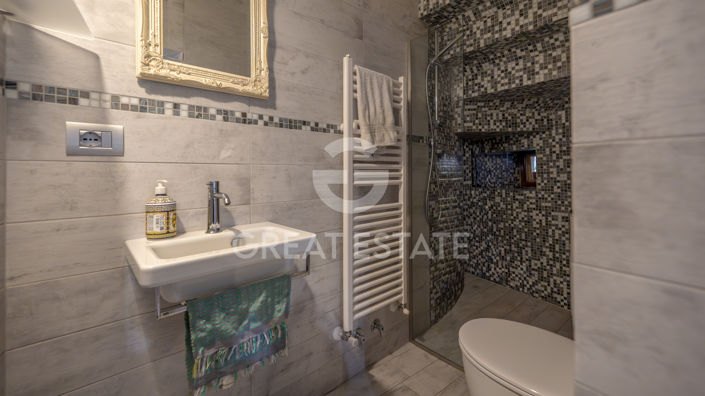 Image No.11-2 Bed Townhouse for sale