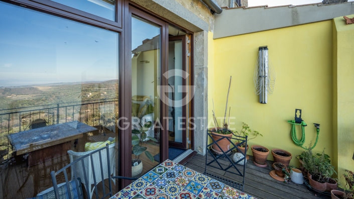 Image No.10-2 Bed Townhouse for sale