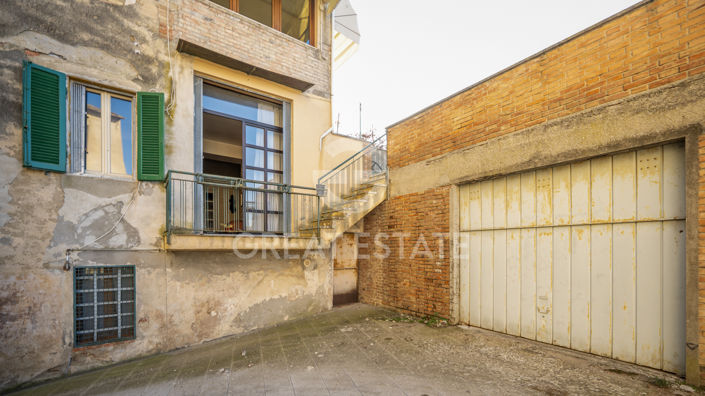 Image No.10-3 Bed Country House for sale