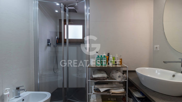 Image No.13-2 Bed Property for sale