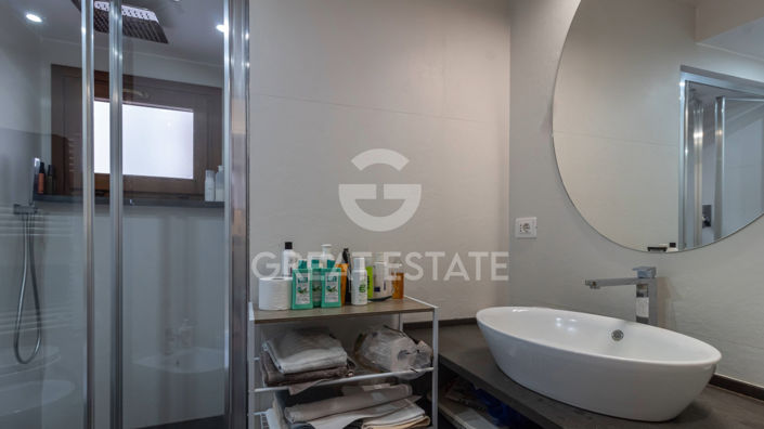 Image No.14-2 Bed Property for sale