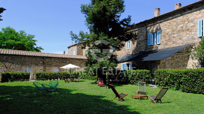 Image No.12-Maison de campagne de 12 chambres à vendre à Pomarance