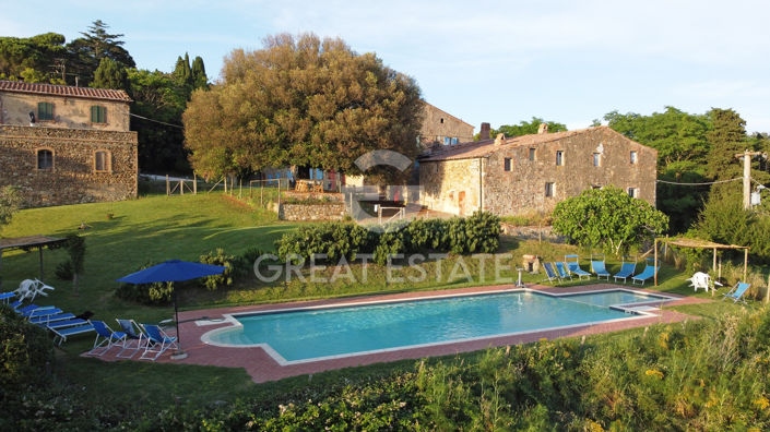 Image No.7-Maison de campagne de 12 chambres à vendre à Pomarance