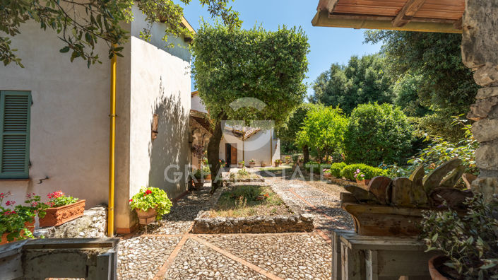 Image No.10-5 Bed Villa for sale