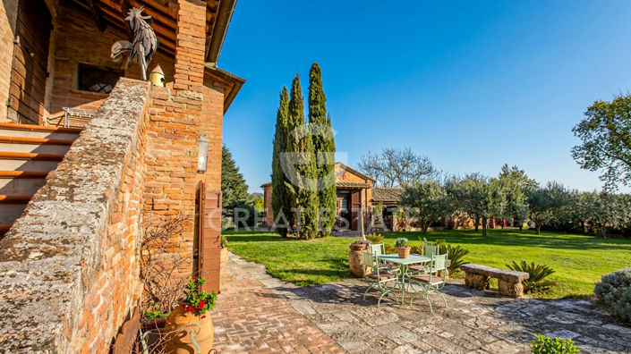 Image No.11-4 Bed Country House for sale