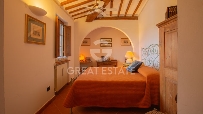 Image No.17-4 Bed Country House for sale