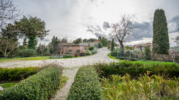 Image No.9-5 Bed Country House for sale