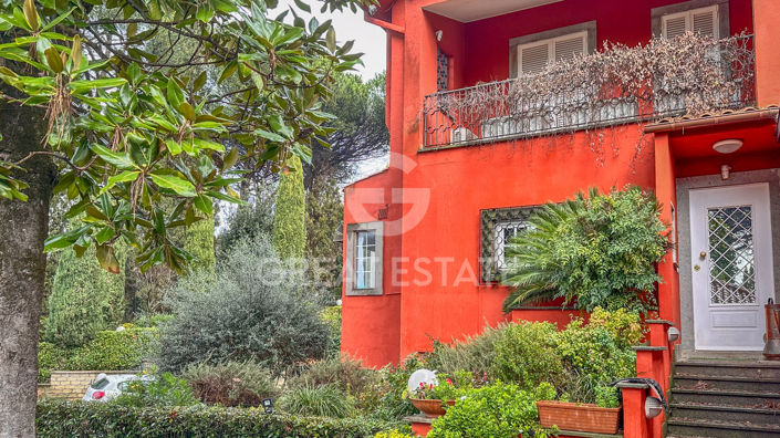 Image No.11-9 Bed Villa for sale