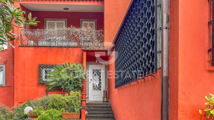 Image No.12-9 Bed Villa for sale