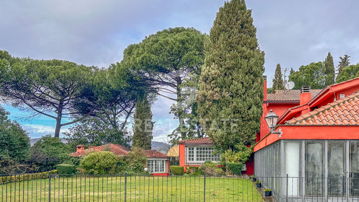 Image No.13-9 Bed Villa for sale