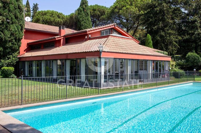 Image No.3-9 Bed Villa for sale
