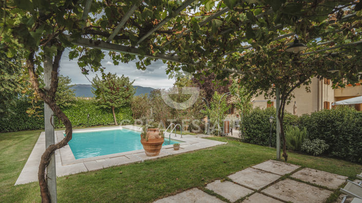 Image No.10-8 Bed Country House for sale