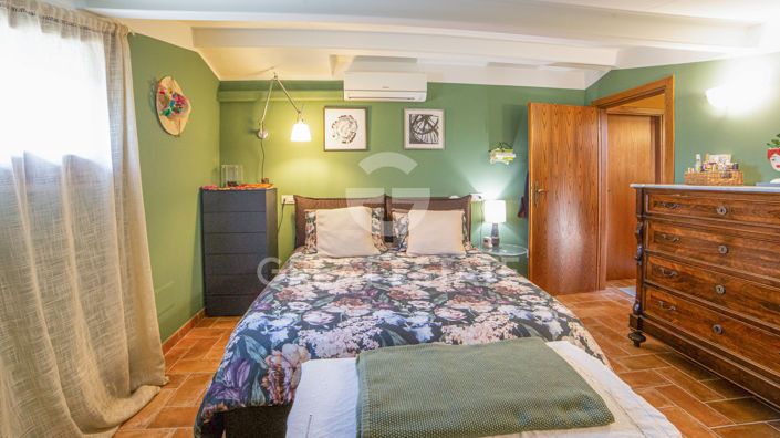 Image No.13-8 Bed Country House for sale