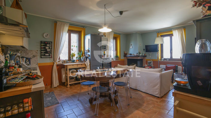 Image No.2-8 Bed Country House for sale