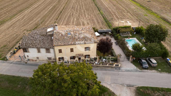 Image No.8-8 Bed Country House for sale