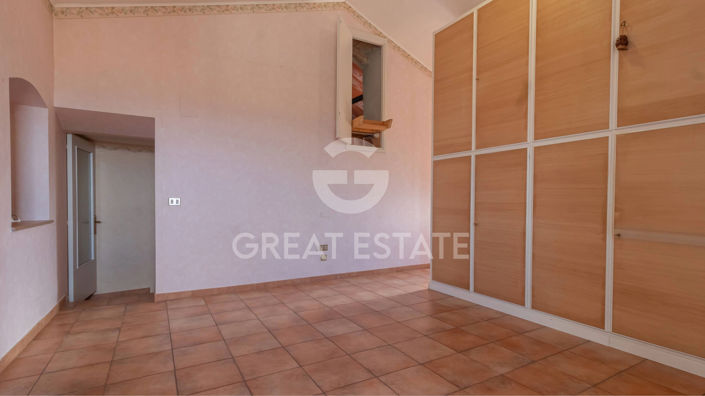 Image No.19-3 Bed Property for sale