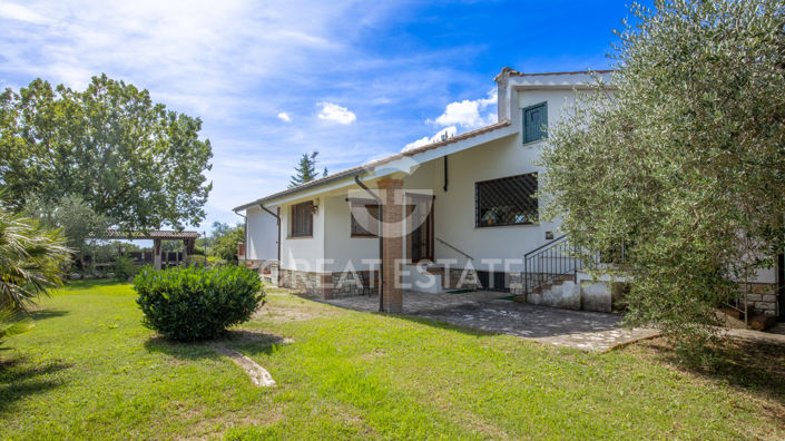 Image No.8-4 Bed Country House for sale