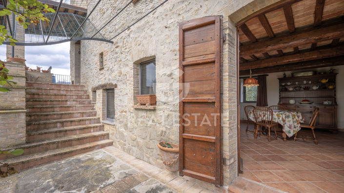 Image No.17-5 Bed Country House for sale