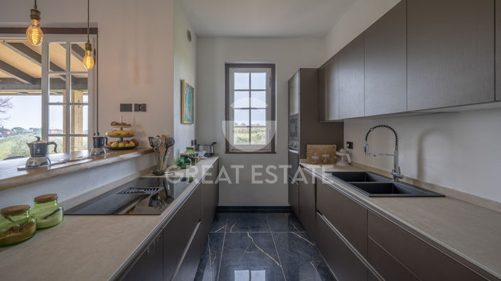 Image No.25-4 Bed Country House for sale