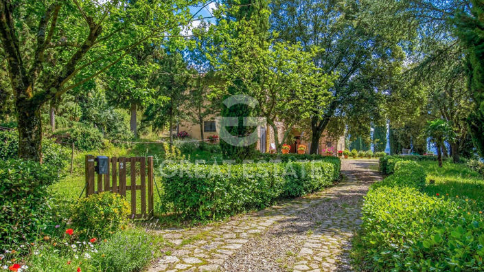 Image No.17-Maison de campagne de 14 chambres à vendre à Corciano