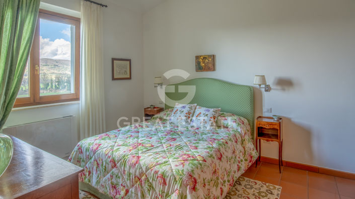 Image No.30-Maison de campagne de 14 chambres à vendre à Corciano