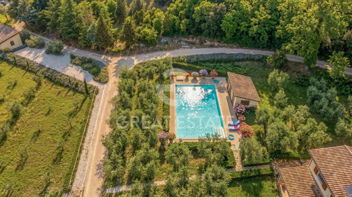 Image No.4-Maison de campagne de 14 chambres à vendre à Corciano