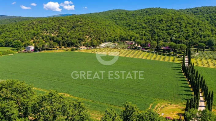 Image No.8-Maison de campagne de 14 chambres à vendre à Corciano