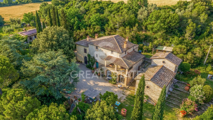 Image No.10-Maison de campagne de 14 chambres à vendre à Corciano