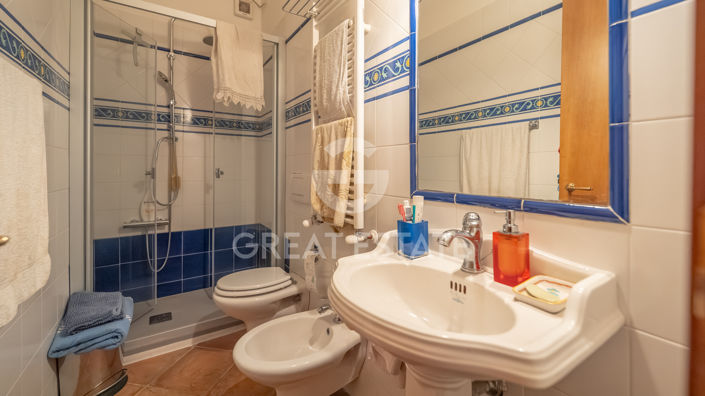 Image No.42-10 Bed Country House for sale