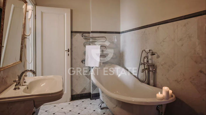 Image No.34-10 Bed Country House for sale