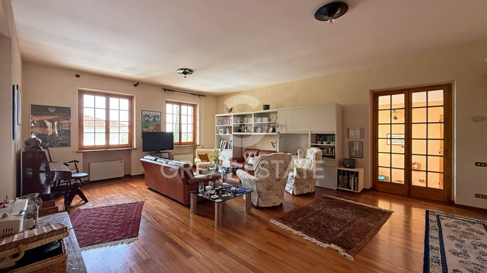 Image No.11-3 Bed Country House for sale