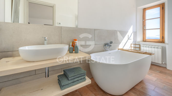 Image No.35-Maison de campagne de 4 chambres à vendre à Umbertide