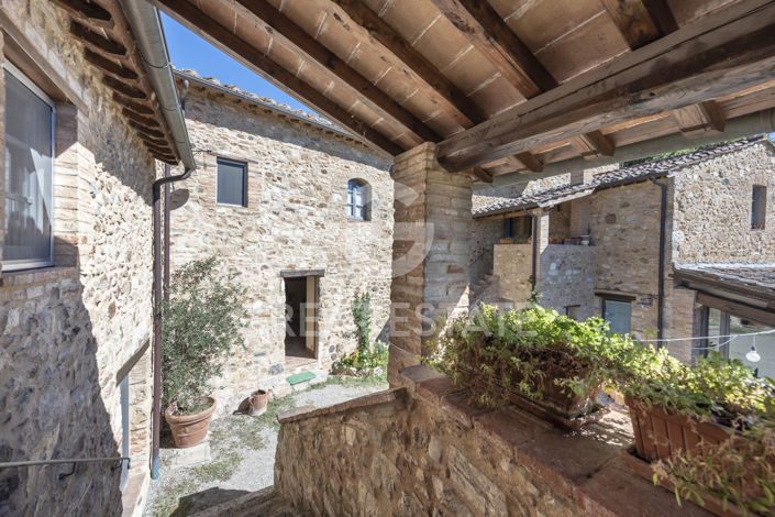 Image No.11-12 Bed Country House for sale