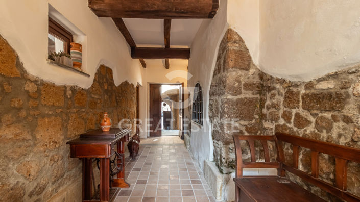 Image No.10-3 Bed Property for sale