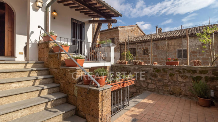 Image No.13-3 Bed Property for sale