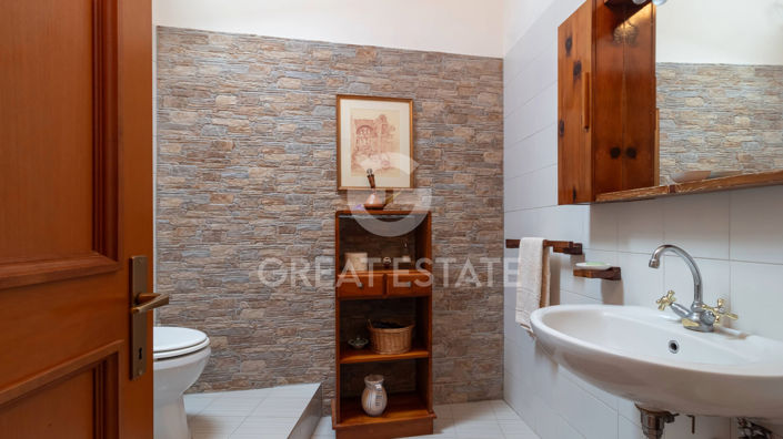 Image No.30-3 Bed Property for sale