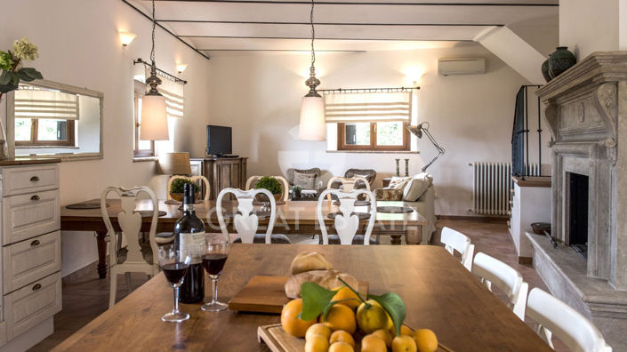 Image No.2-4 Bed Country House for sale