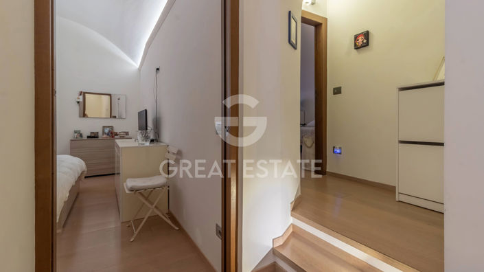 Image No.10-2 Bed Property for sale