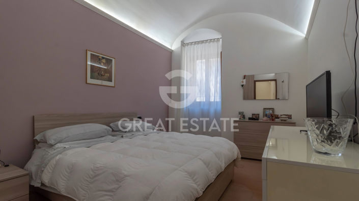 Image No.13-2 Bed Property for sale