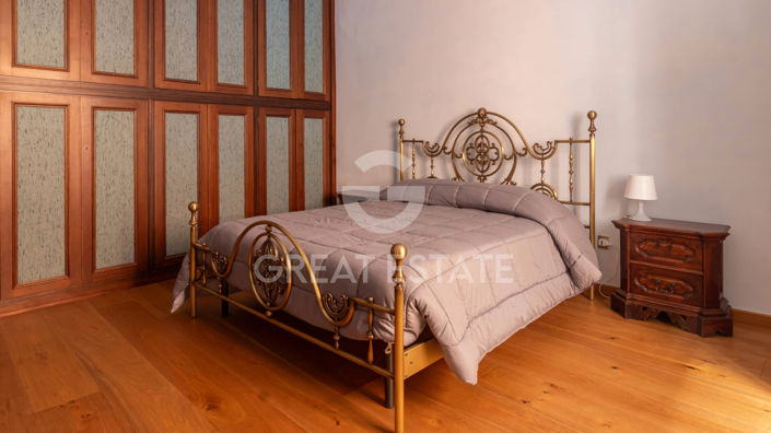 Image No.10-3 Bed Property for sale