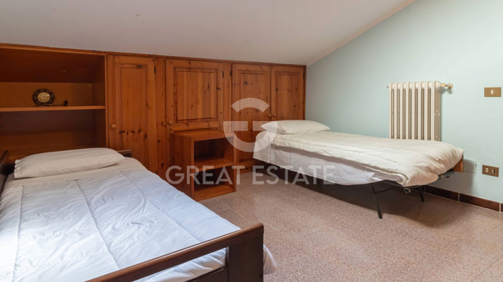 Image No.13-3 Bed Property for sale