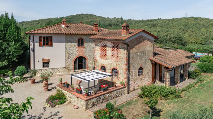 Image No.10-7 Bed Country House for sale