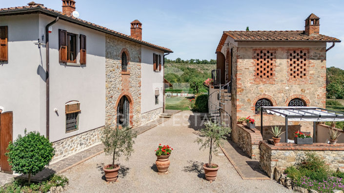 Image No.11-7 Bed Country House for sale