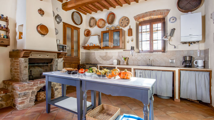 Image No.2-7 Bed Country House for sale