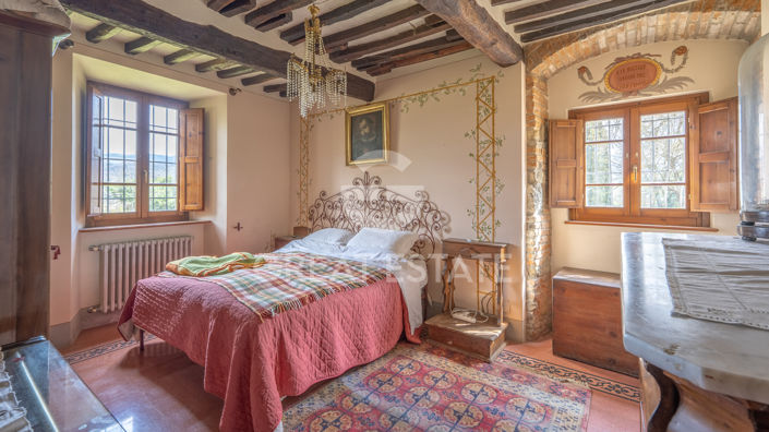 Image No.6-8 Bed Country House for sale