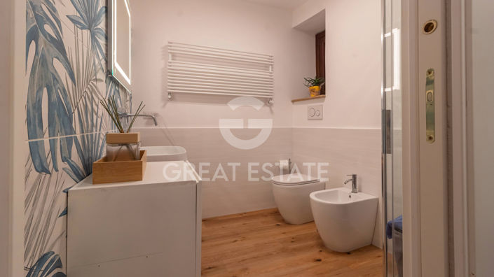 Image No.12-2 Bed Property for sale